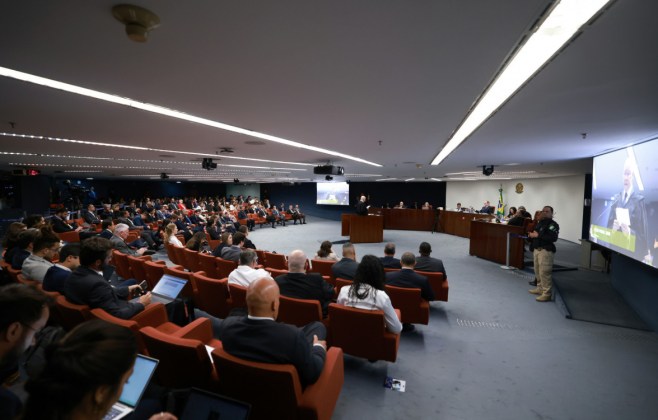 stf-encerra-primeiro-dia-do-julgamento-de-bolsonaro-e-mais-sete-reus