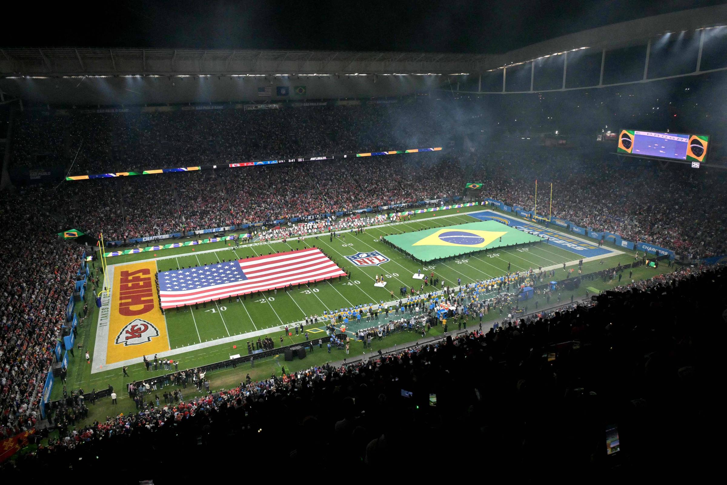 nfl-em-itaquera-tem-vaias-ao-hino-dos-eua,-neymar-no-camarote-e-torcida-em-festa
