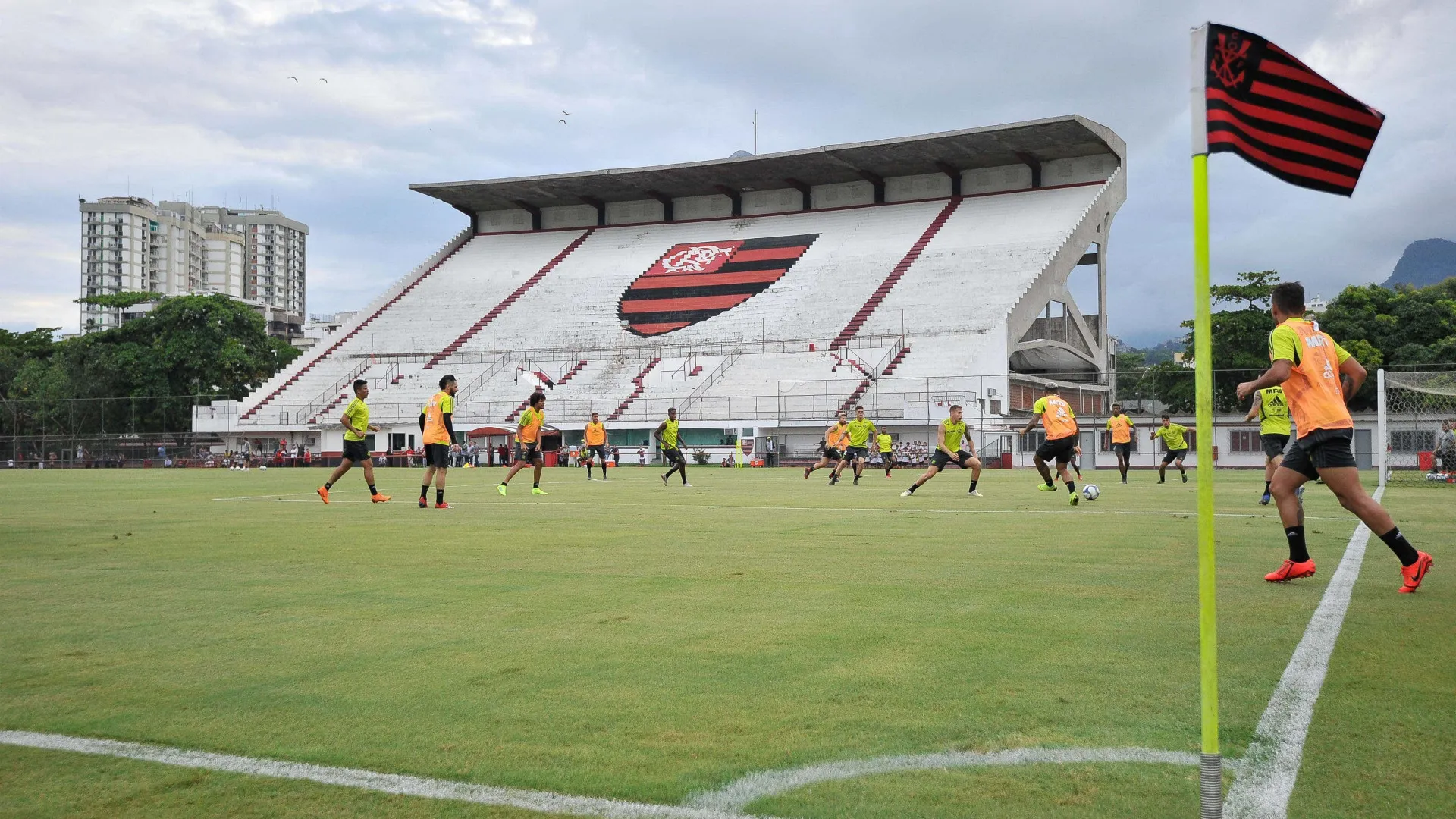 como-flamengo-x-libra-tem-mexido-tambem-com-os-bastidores-da-gavea