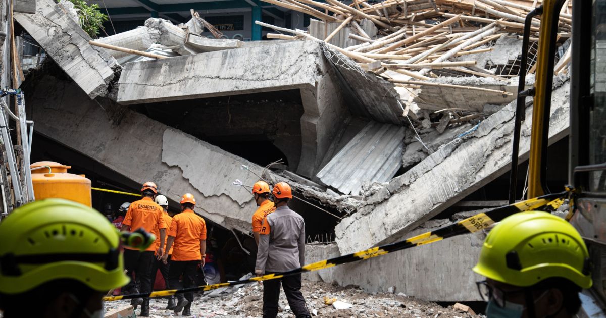 numero-de-mortos-em-desabamento-de-escola-na-indonesia-sobe-para-36