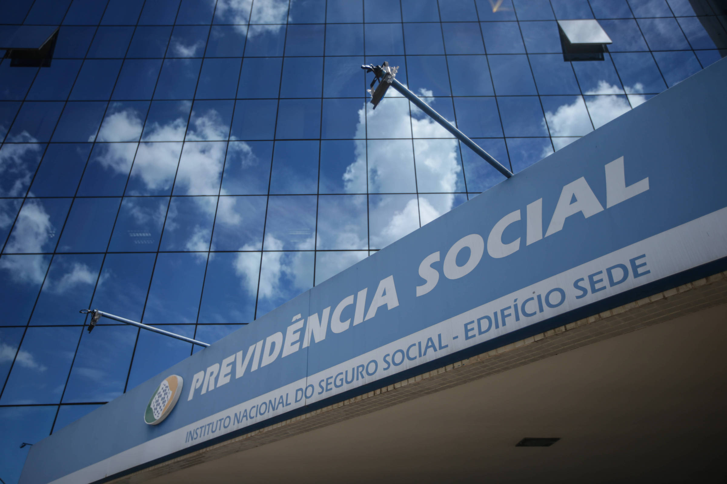 inss-diz-que-corte-de-verba-ameaca-processamento-da-folha-de-pagamento-e-pede-reforco-no-orcamento