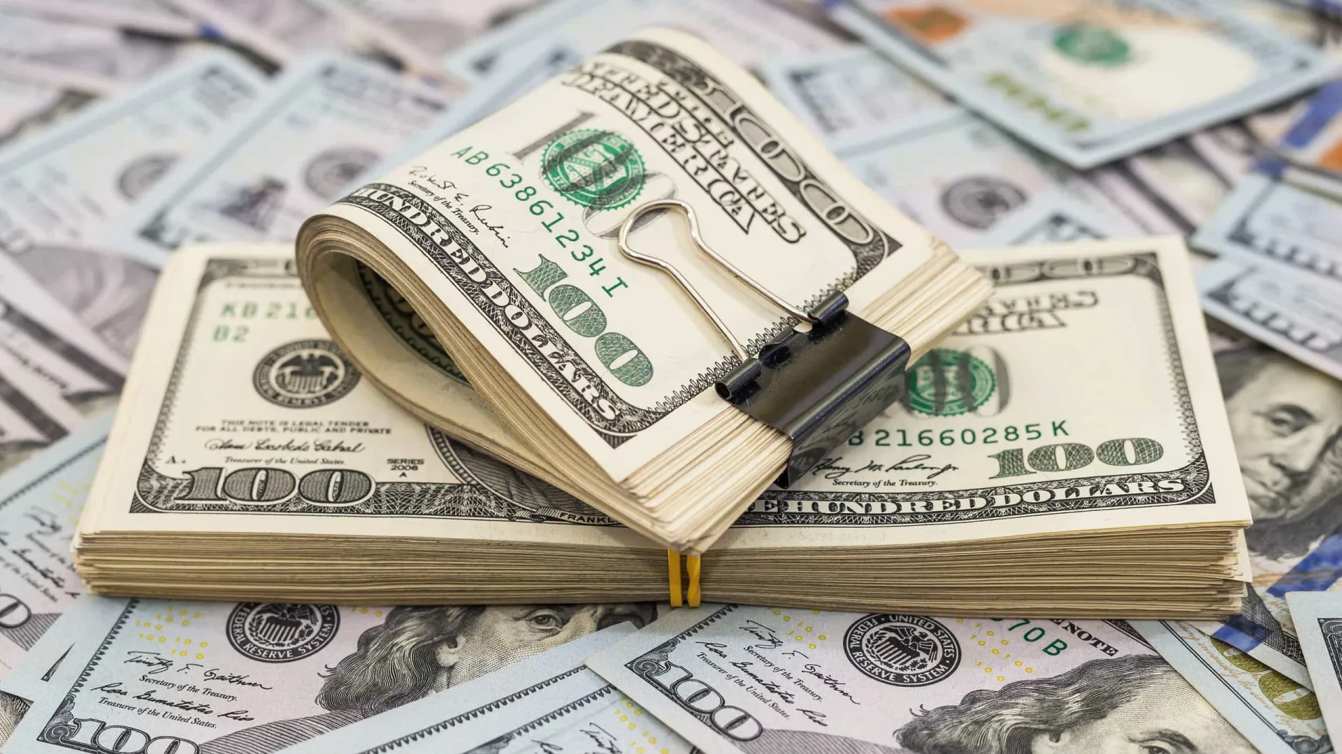 dolar-e-bolsa-fecham-em-leve-alta-apos-dados-de-inflacao-do-brasil-e-dos-eua-abaixo-do-esperado