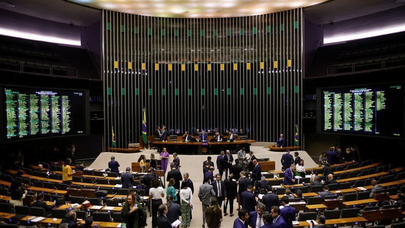 centrao-pede-mais-tempo-e-anistia-segue-travada-na-camara-na-proxima-semana