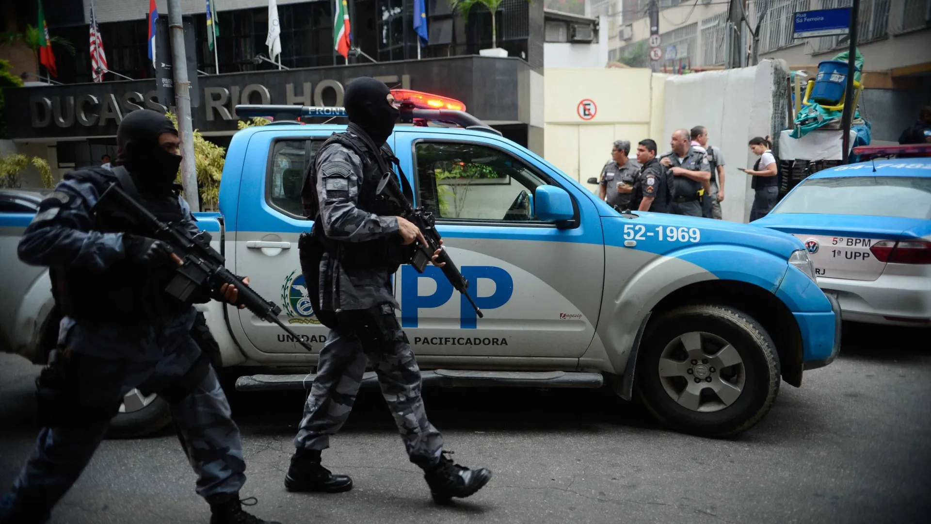 pm-coloca-todo-efetivo-de-prontidao-nas-ruas-do-rio-em-meio-a-operacao-com-mais-de-60-mortos