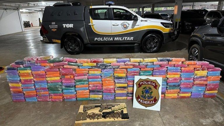 sp:-pf-prende-motorista-com-270-kg-de-drogas-e-armamento-pesado-em-rodovia