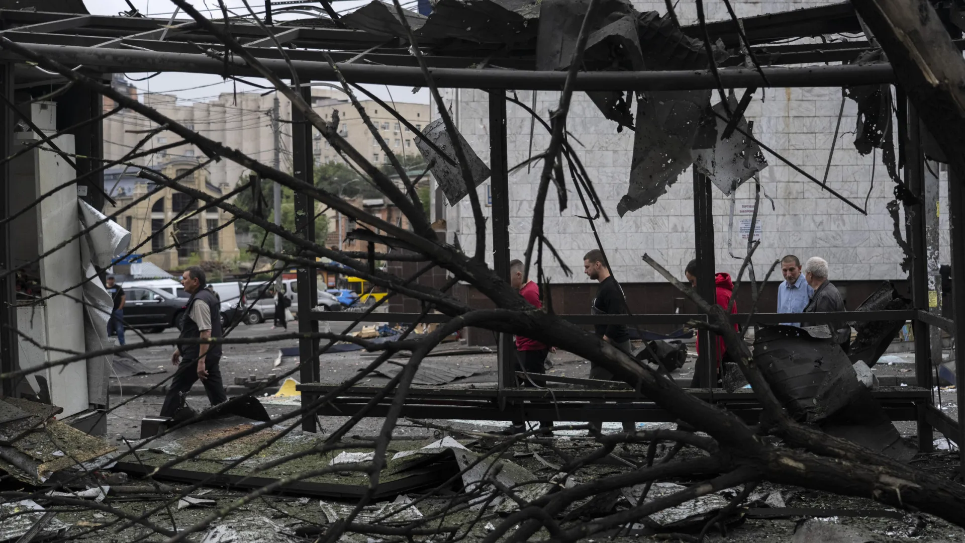 ataque-de-drone-russo-em-kiev-deixa-um-morto-e-sete-feridos