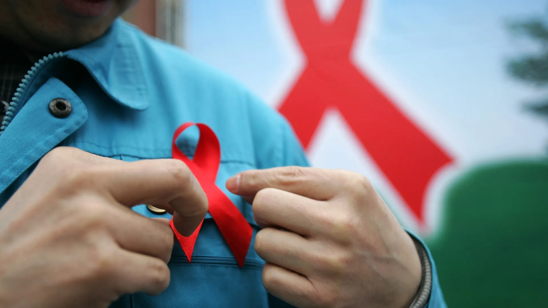 dia-mundial-da-luta-contra-a-aids:-relembre-filmes-e-series-que-abordam-o-tema