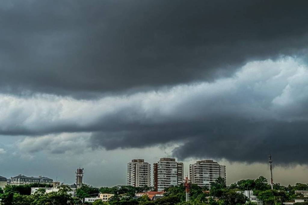 quarta-(3)-deve-ser-chuvosa-e-com-temperatura-maxima-de-26°c-em-sp