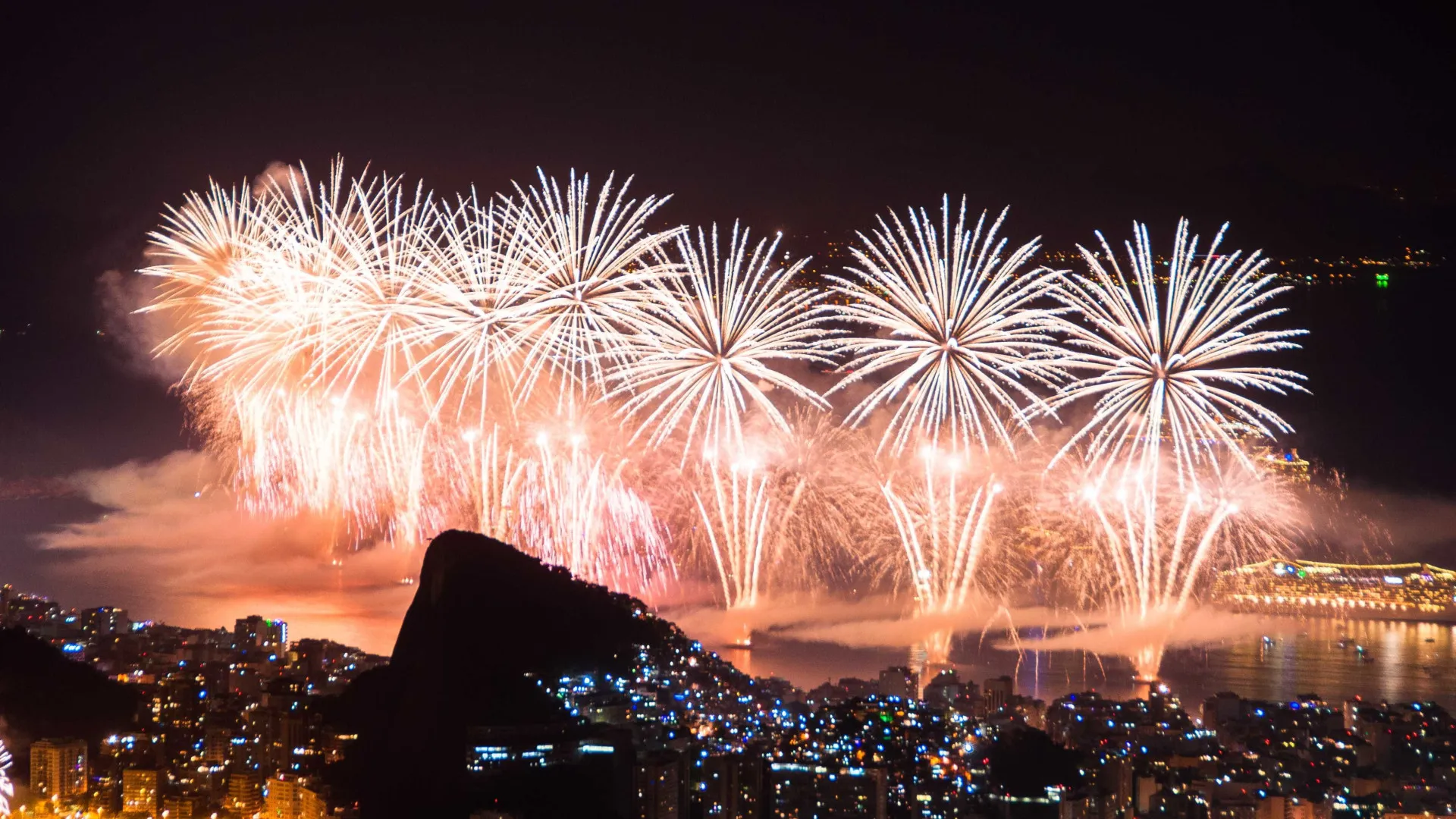 fim-de-ano:-fogos-de-artificio-podem-causar-danos-auditivos-em-criancas