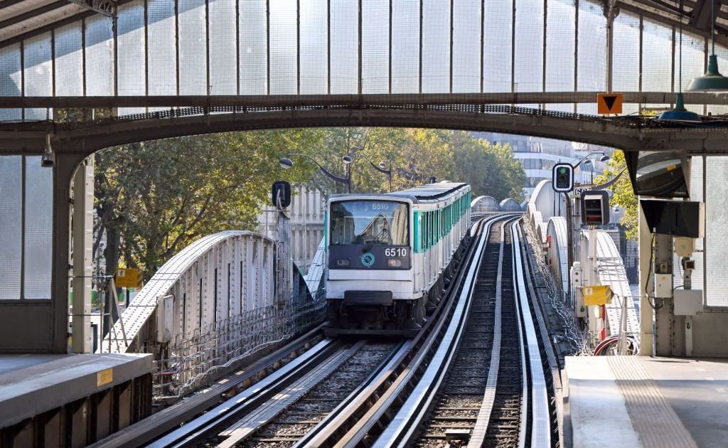 homem-e-preso-apos-atacar-tres-mulheres-com-faca-no-metro-de-paris