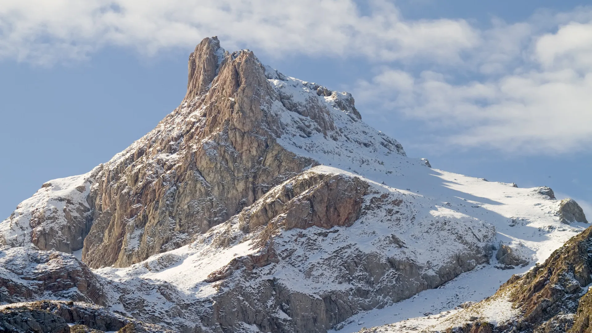 quatro-alpinistas-sao-encontrados-mortos-apos-avalanche-na-grecia