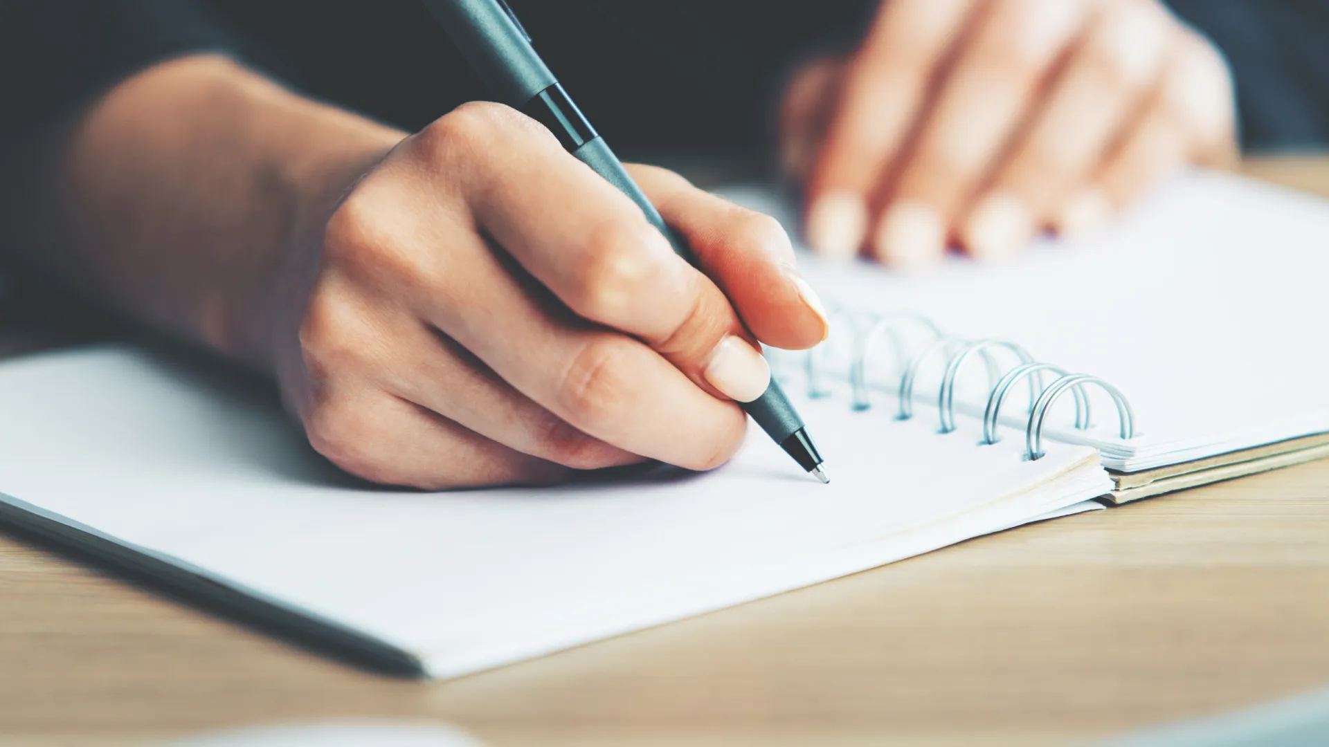 jovens-cansados-de-tela-aumentam-vendas-de-agendas-e-planners-de-papel