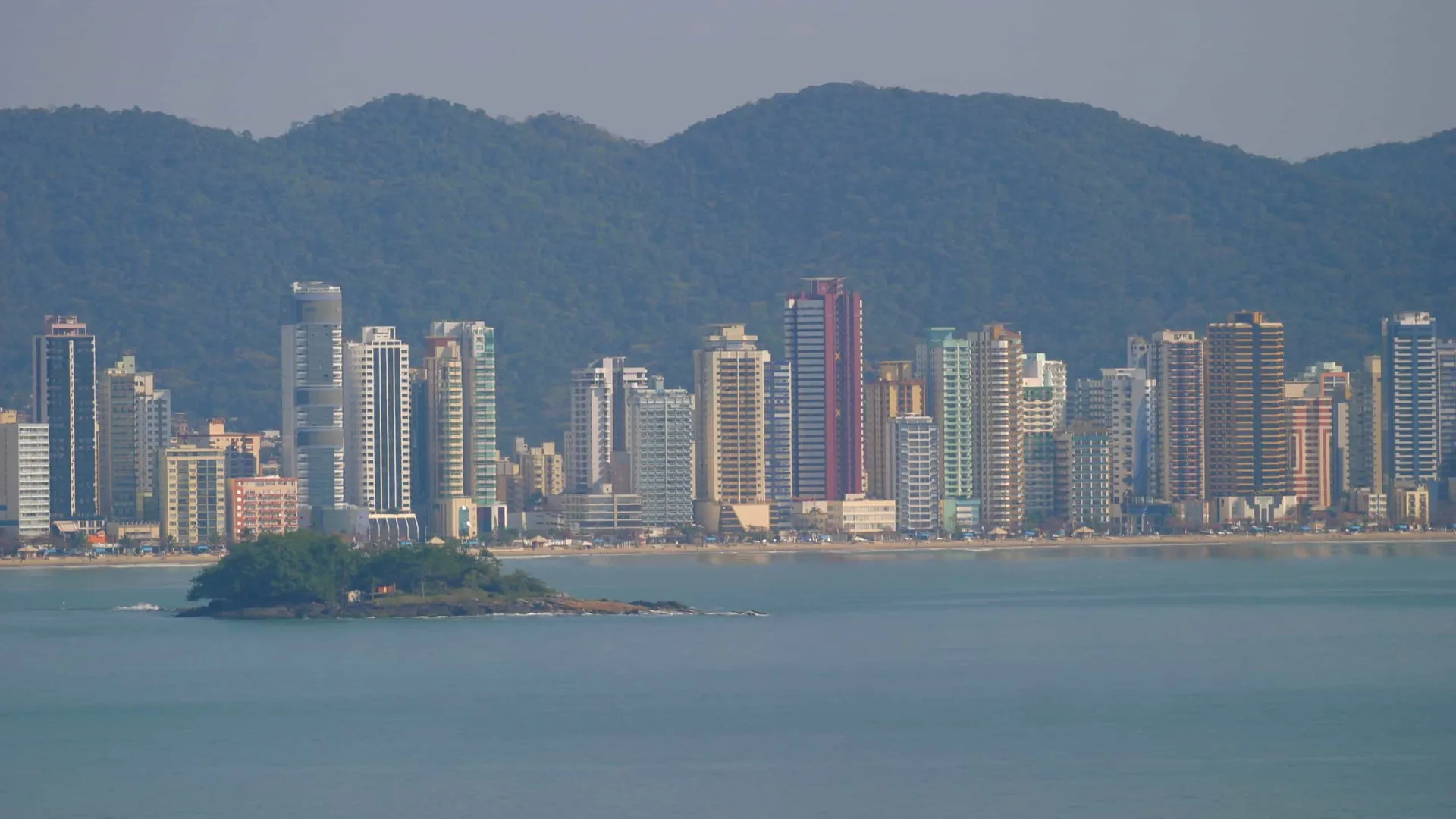 chuvas-alagam-balneario-camboriu;-defesa-civil-de-sc-emite-alerta