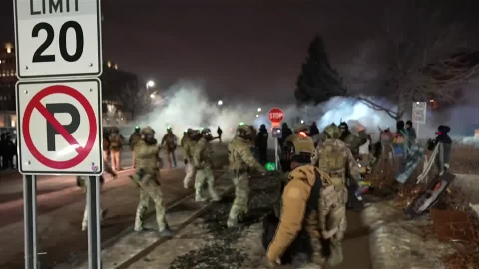 juiza-dos-eua-impoe-restricoes-a-agentes-contra-manifestantes-em-minnesota