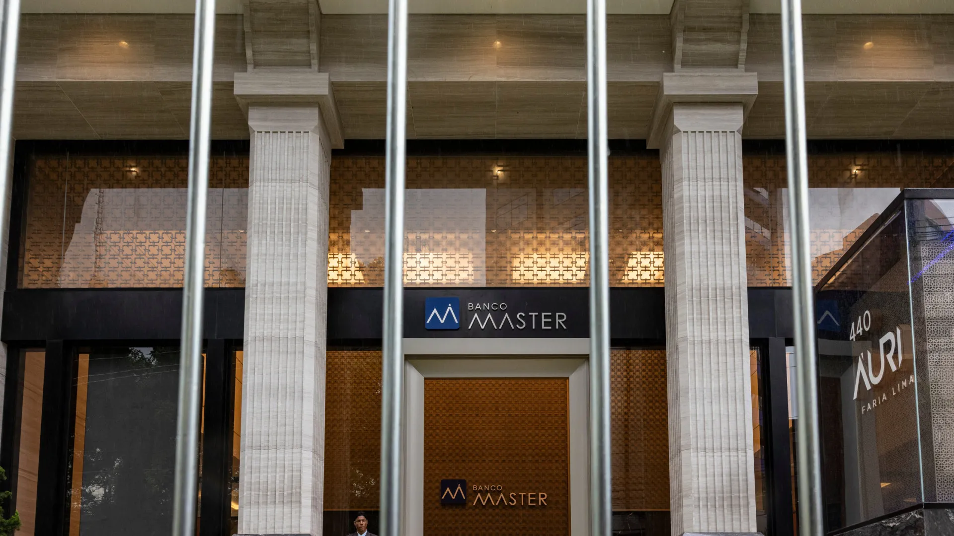 veja-o-que-acontece-com-quem-tem-mais-de-r$-250-mil-no-master