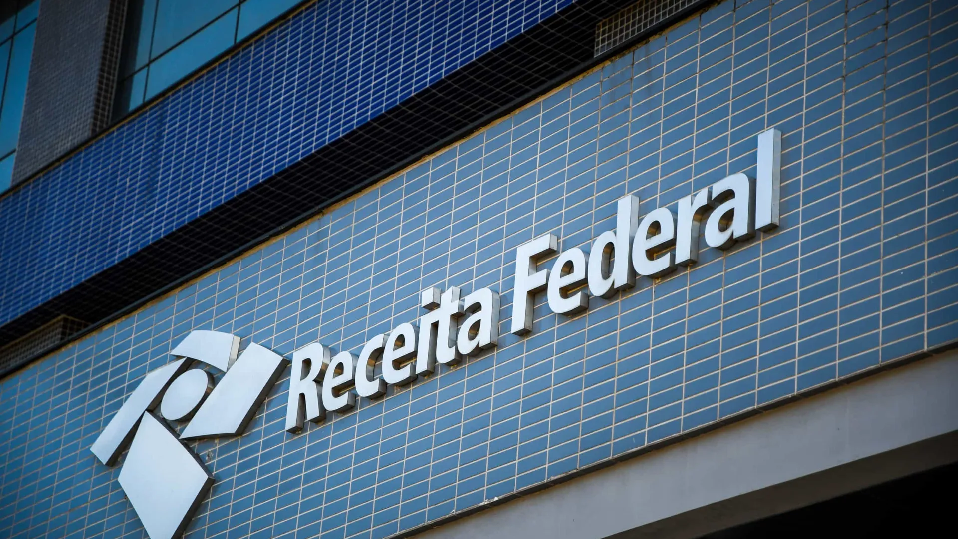 receita-rastreia-nomes-de-100-familiares-e-ministros-do-stf-para-verificar-se-houve-vazamento