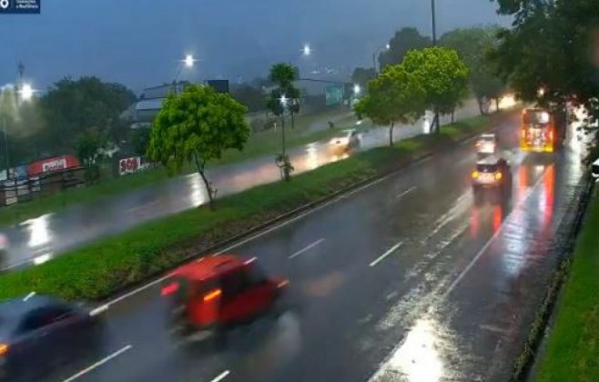 forte-chuva-provoca-bolsoes-d’agua-e-transtornos-no-rio
