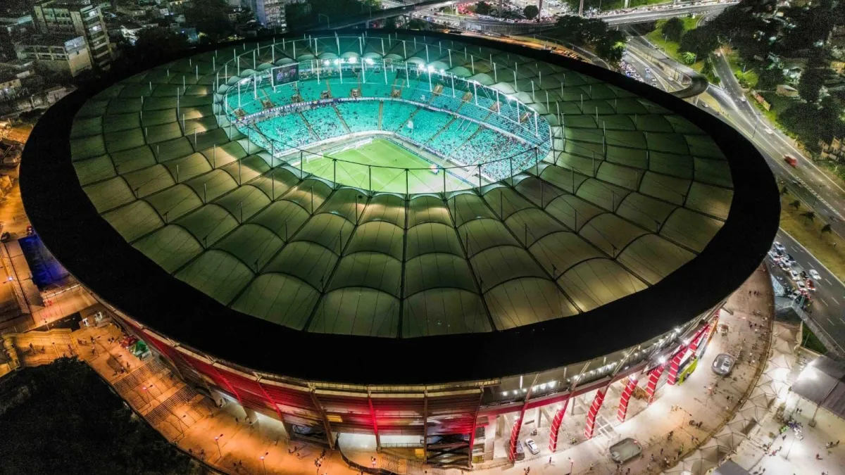 torcedor-chileno-e-preso-por-racismo-apos-imitar-macaco-em-estadio-na-bahia
