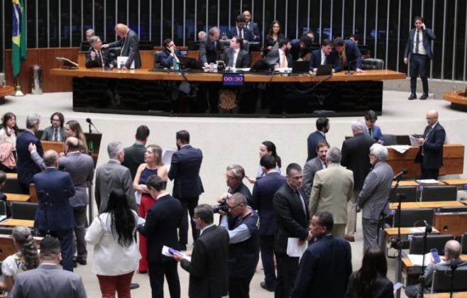 deputados-aprovam-projeto-que-torna-crime-aumento-abusivo-de-precos-de-combustiveis