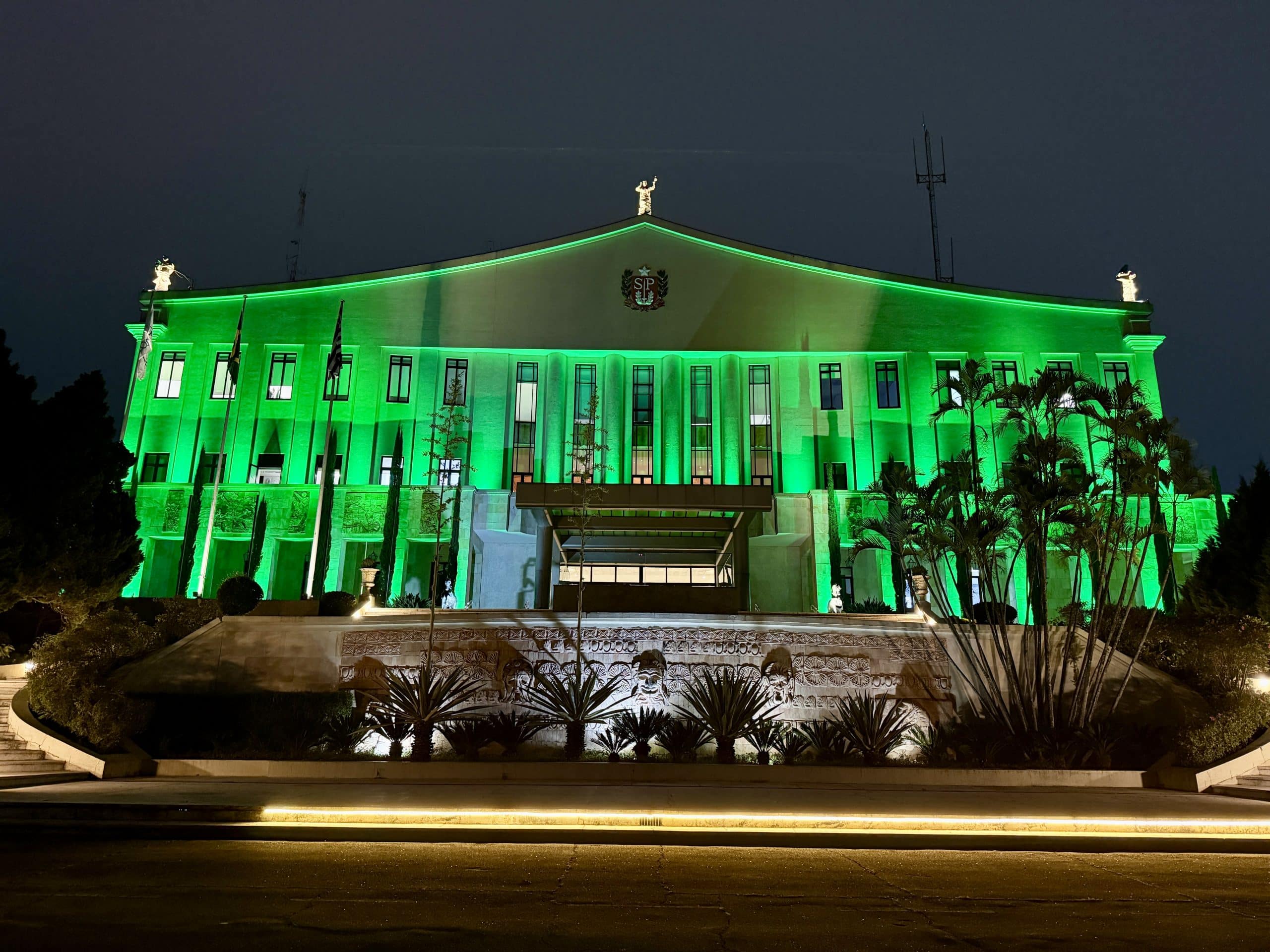 palacio-dos-bandeirantes-recebe-iluminacao-verde-em-apoio-a-campanha-de-conscientizacao-sobre-glaucoma