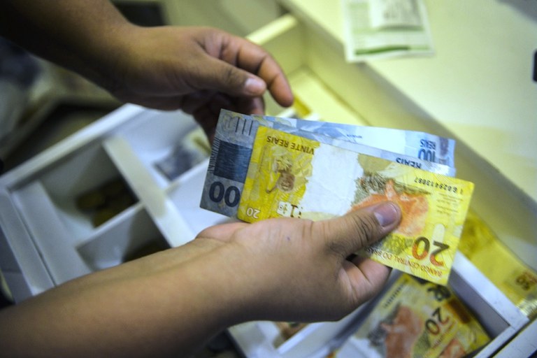 comeca-nesta-segunda-feira-o-pagamento-da-2a-parcela-do-13o-salario
