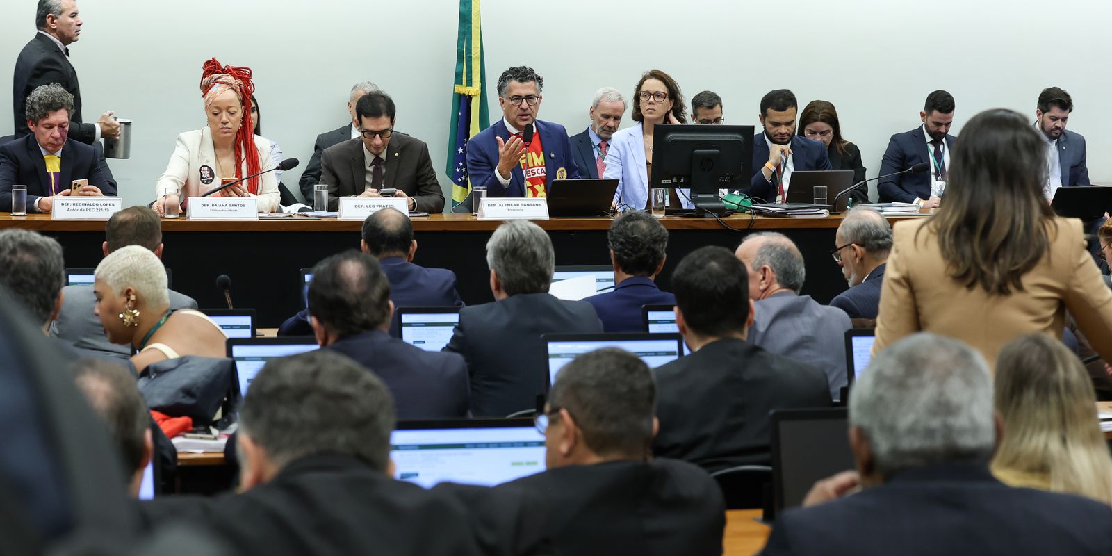 centrao-tenta-derrubar-transicao-de-60-dias-para-fim-da-escala-6×1
