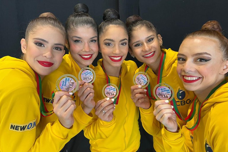 formada-por-bolsistas,-selecao-de-conjunto-retorna-ao-brasil-e-comemora-ouro-inedito