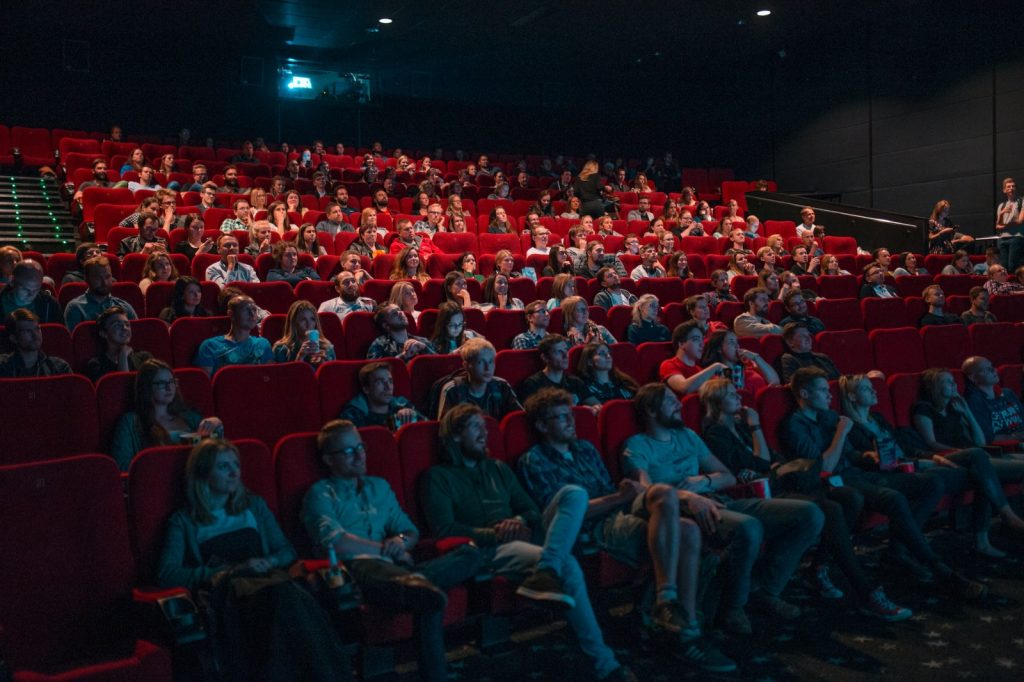 cinemas-perdem-publico,-mas-bibliotecas-e-shows-continuam-com-a-mesma-taxa-de-visitantes,-mostra-pesquisa-do-seade