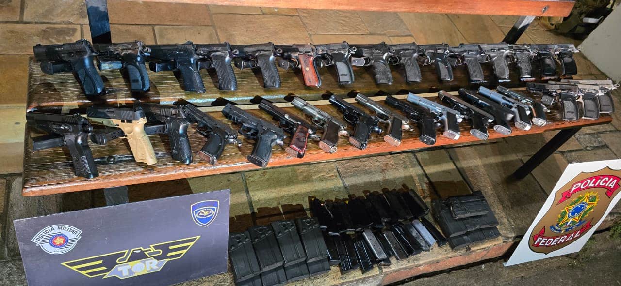 policia-de-sp-apreende-mais-de-30-armas-em-fundo-falso-de-carro-em-rodovia-do-interior-de-sp