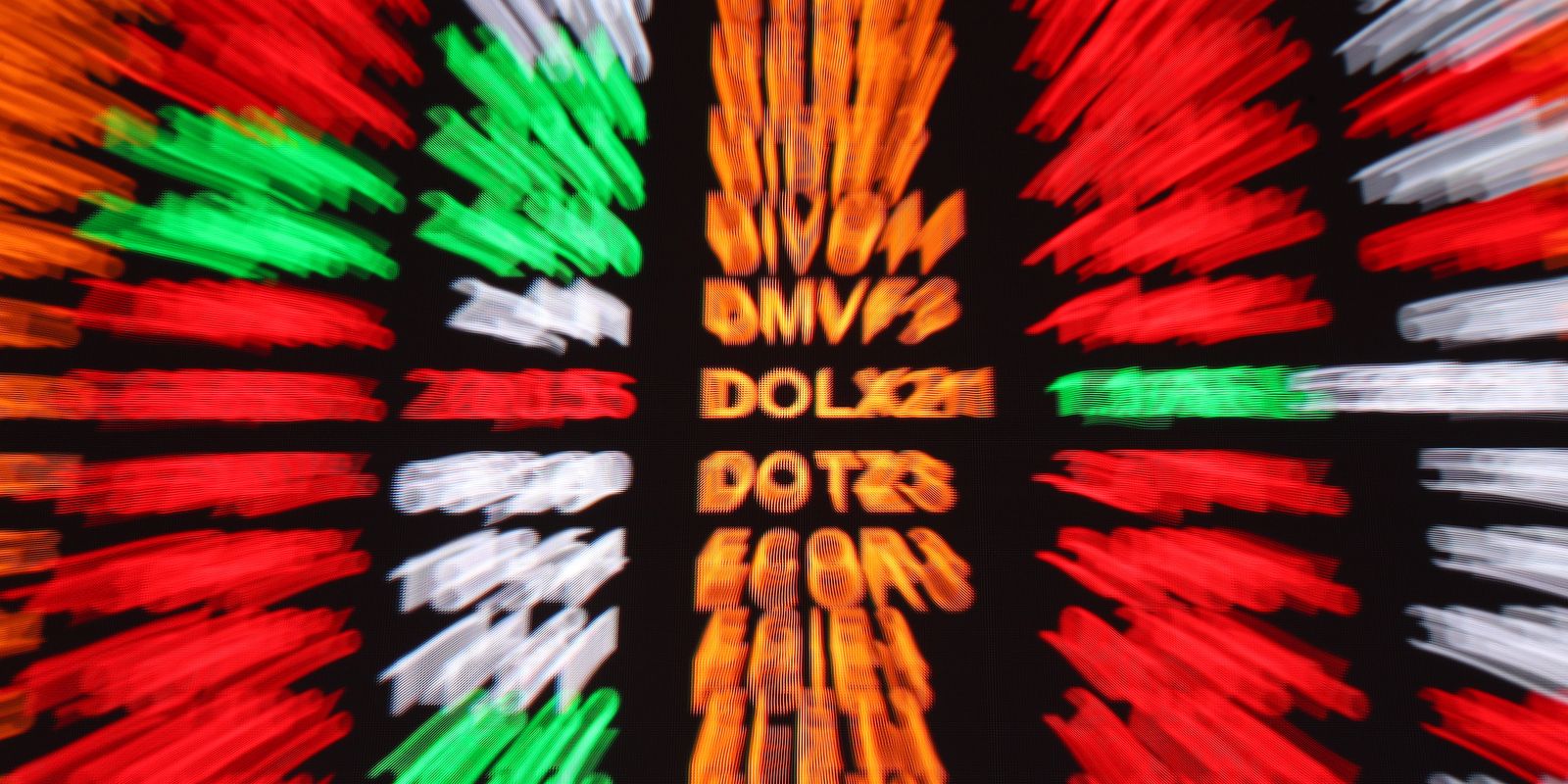 bolsa-sobe-1,16%,-e-dolar-cai-para-r$-5,-apesar-de-medida-dos-eua