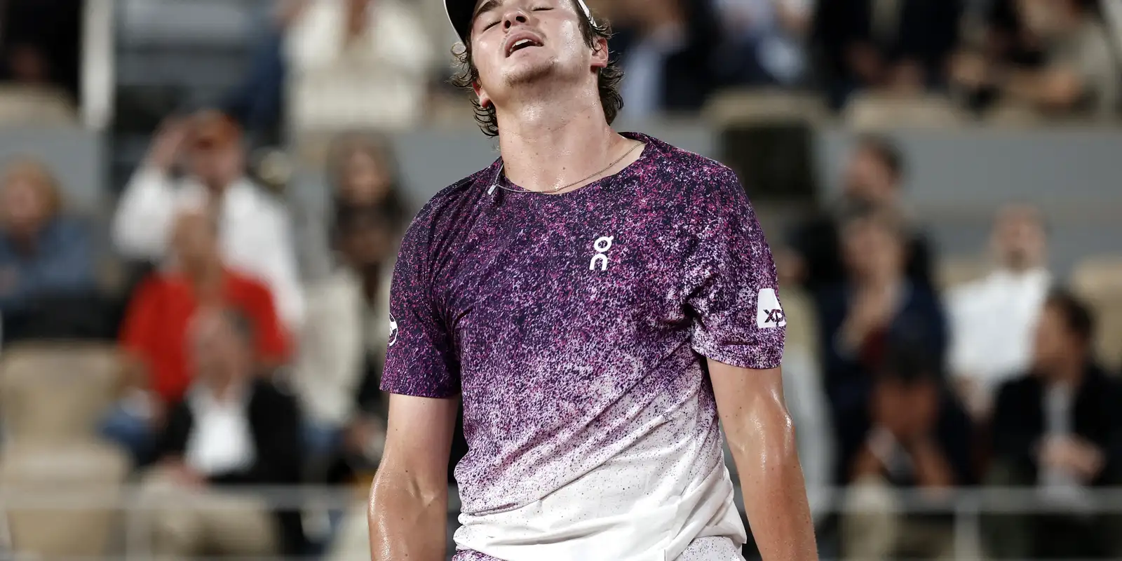 joao-fonseca-luta,-mas-da-adeus-a-roland-garros-apos-reves-para-mensik