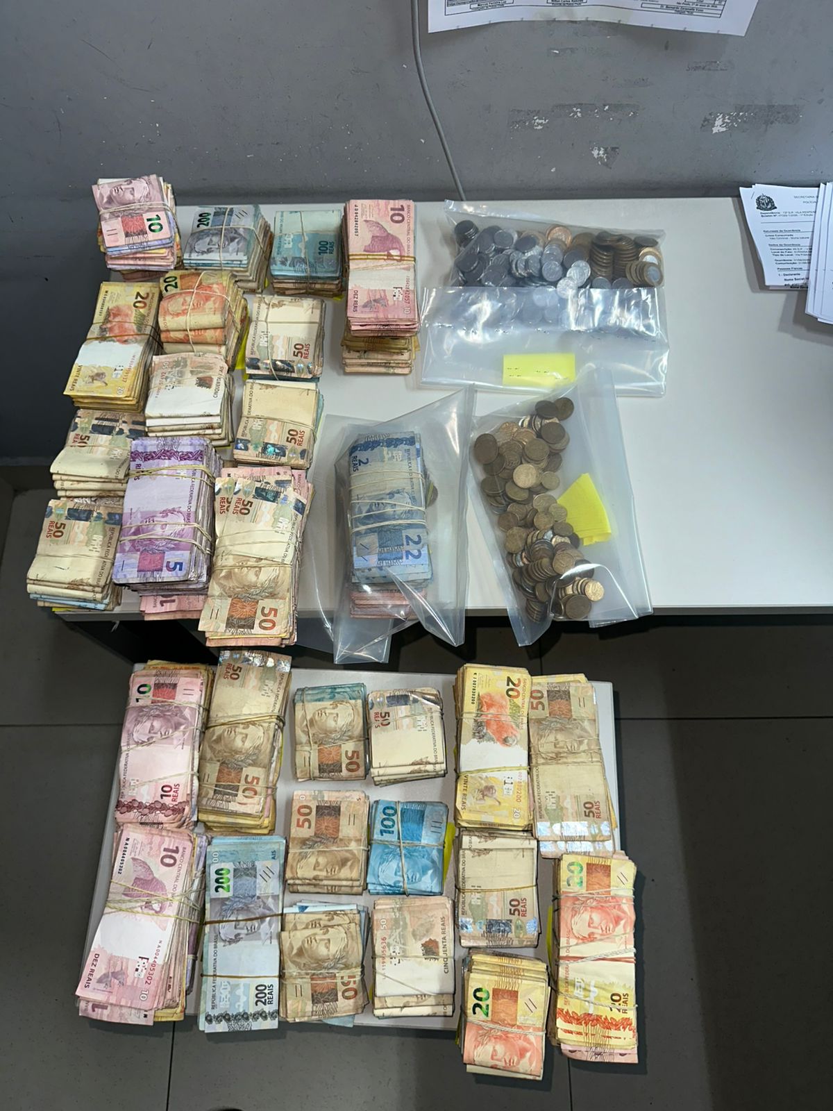 policia-de-sp-apreende-r$-247-mil-do-trafico-e-dois-tijolos-de-cocaina-na-zona-norte-da-capital