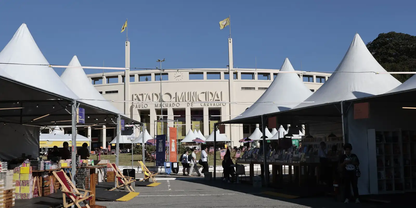 feriado-em-sp-tem-programacao-gratuita-em-feira-do-livro-no-pacaembu