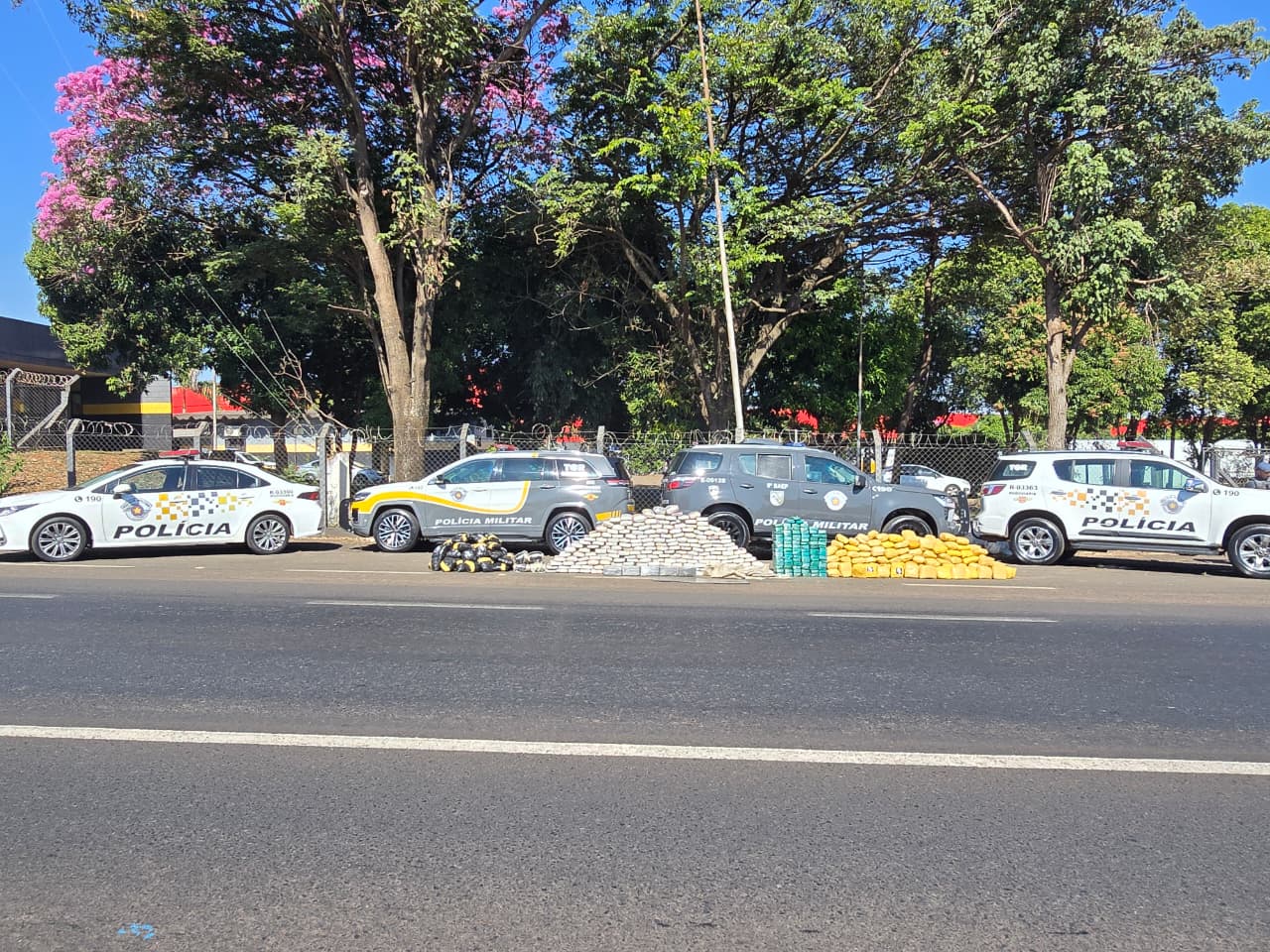 policia-rodoviaria-de-sp-apreende-meia-tonelada-de-drogas-escondida-em-caminhao-frigorifico;-prejuizo-ao-crime-e-de-r$-10-milhoes