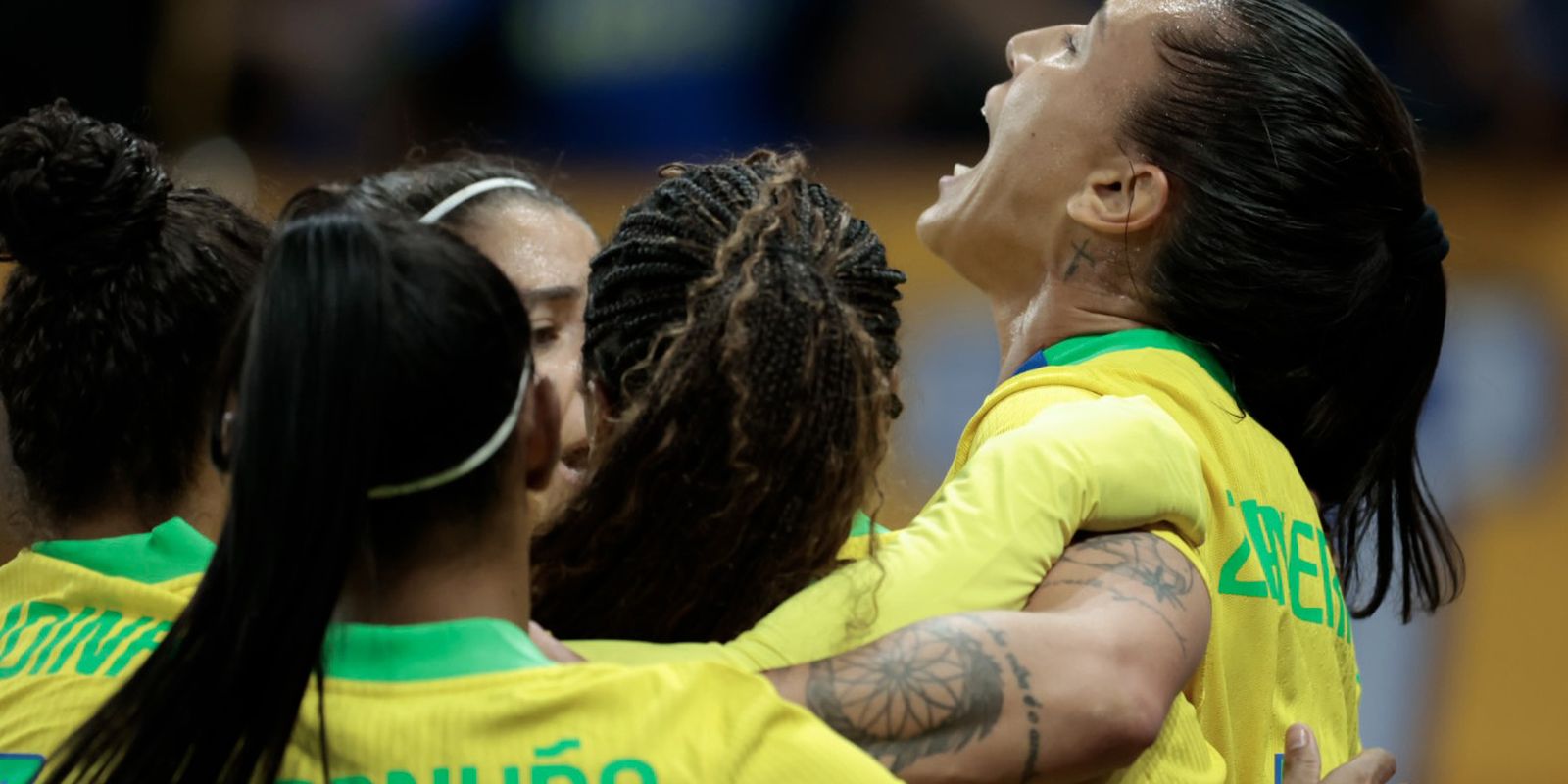 em-virada-relampago,-selecao-brasileira-feminina-vence-estados-unidos