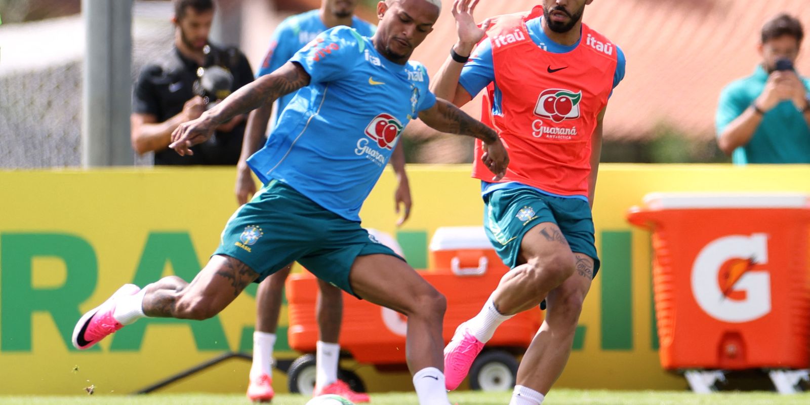 wesley-e-cortado-da-selecao-brasileira-por-lesao-em-amistoso