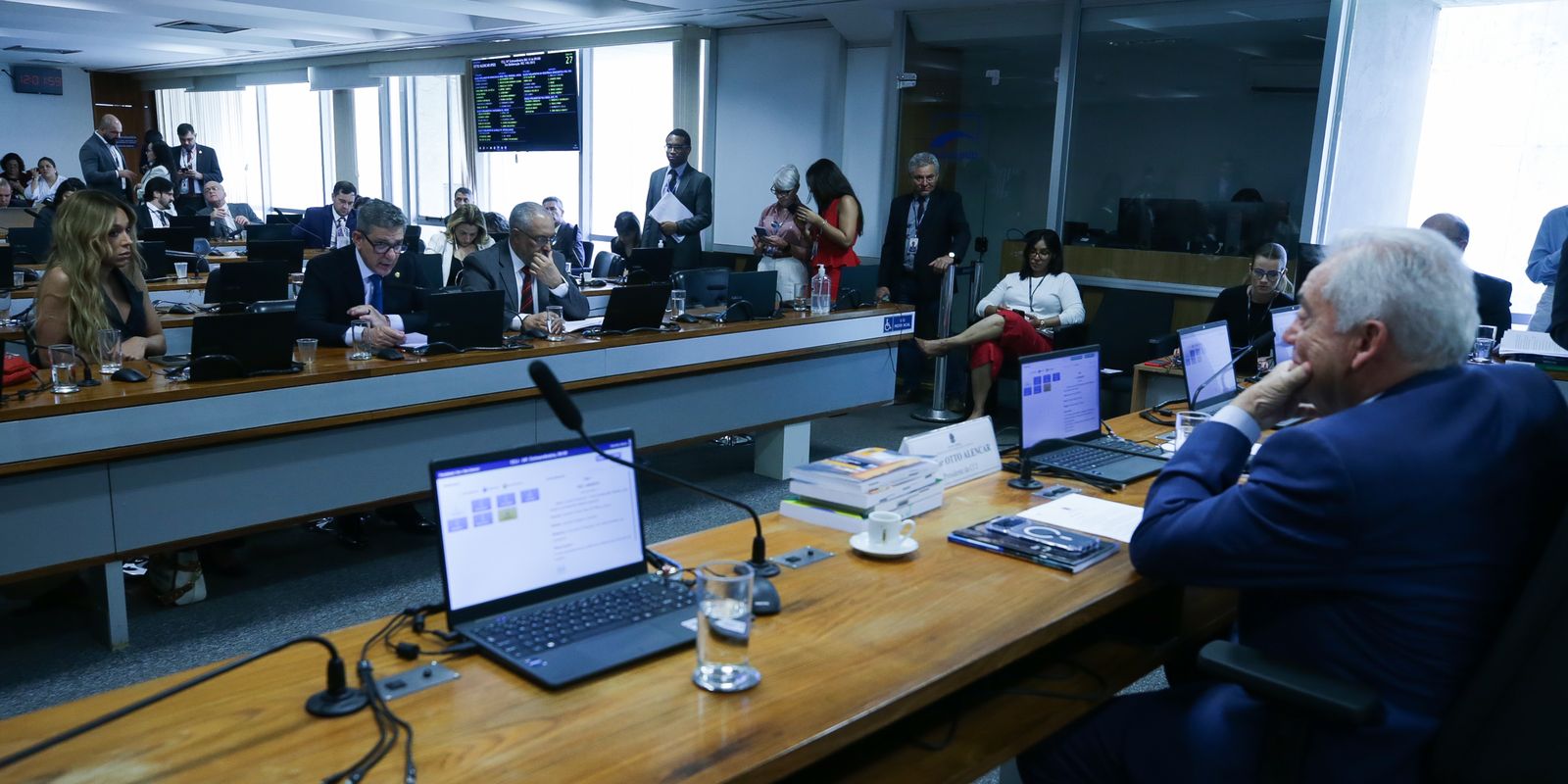 senadores-discutem-ritmo-de-tramitacao-da-pec-do-fim-da-escala-6×1
