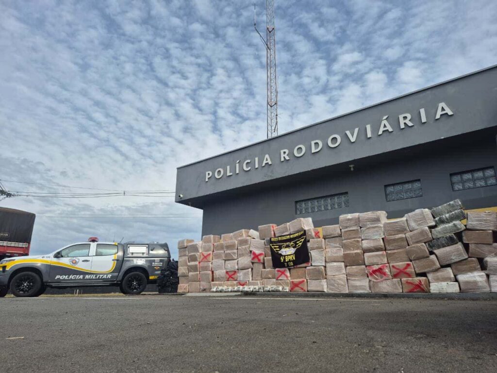 fiscalizacao-da-pm-rodoviaria-resulta-na-apreensao-de-3,3-toneladas-de-maconha-no-interior-de-sp