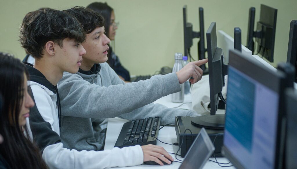 beem-tem-58-oportunidades-de-estagio-remunerado-para-alunos-do-ensino-tecnico-na-regiao-de-bauru