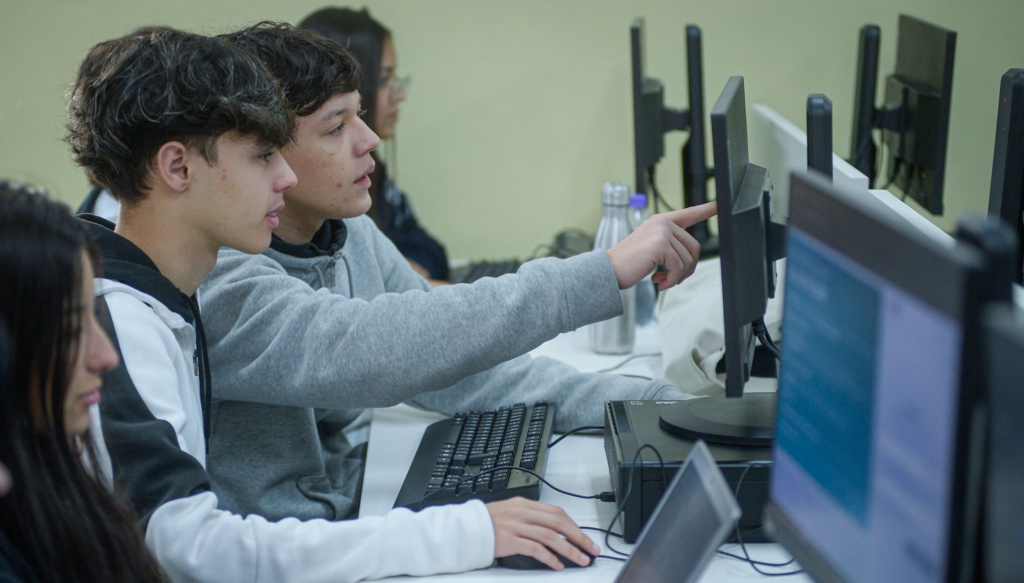 beem-tem-58-oportunidades-de-estagio-remunerado-para-alunos-do-ensino-tecnico-na-regiao-de-bauru