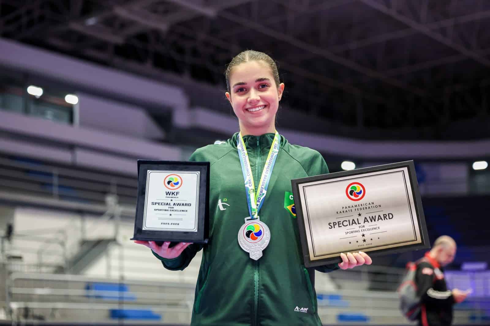 atleta-do-programa-talento-esportivo-recebe-premio-internacional-como-destaque-em-2025
