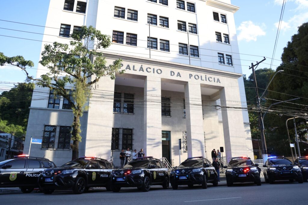 governo-de-sp-amplia-investimentos-em-seguranca-na-baixada-santista-com-entrega-de-viaturas,-armas,-obras-e-novas-unidades-policiais