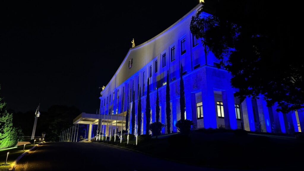 palacio-dos-bandeirantes-recebe-iluminacao-azul-em-apoio-ao-dia-nacional-de-controle-da-asma