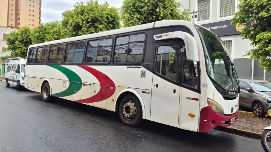 pm-de-sp-prende-homem-que-fez-refens-em-onibus-que-levava-pacientes-para-hospital-em-ribeirao-preto