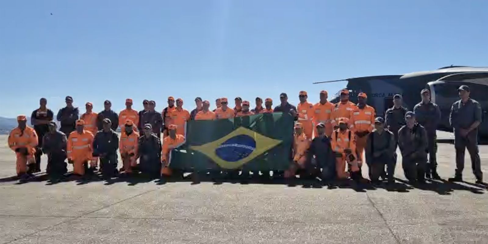 quarto-voo-brasileiro-para-venezuela-decola-com-bombeiros-e-donativos