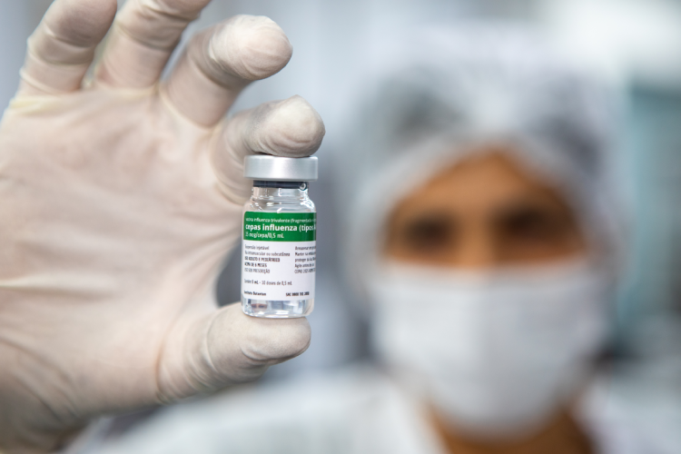 vacina-da-gripe:-entenda-como-acontece-a-vigilancia-do-virus-influenza-e-a-escolha-das-cepas-do-imunizante
