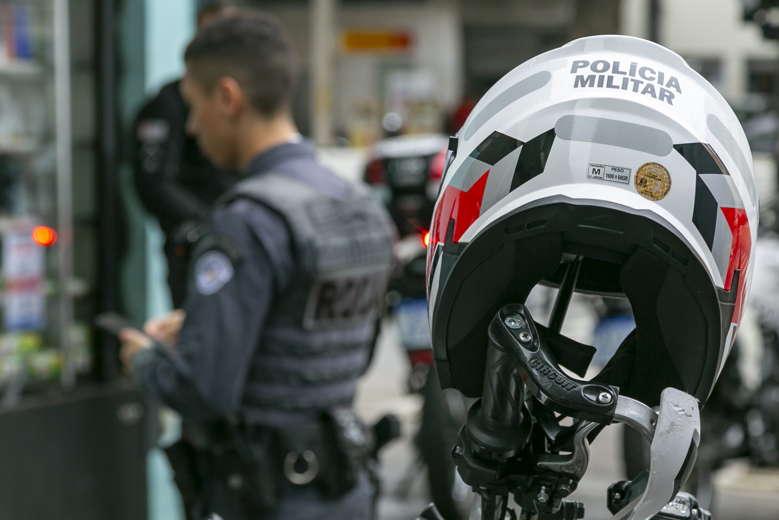 policiais-militares-salvam-bebe-de-engasgo-em-sao-carlos
