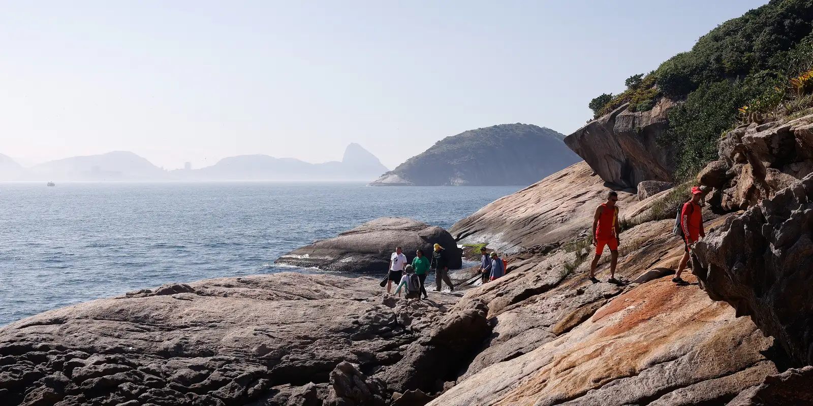 trilha-nas-ilhas-cagarras-exige-preparo-e-oferece-vista-unica-do-rio