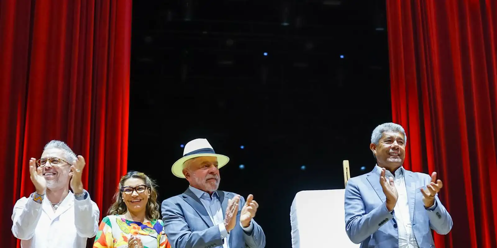 teatro-castro-alves,-em-salvador,-e-reinaugurado-apos-reforma-completa