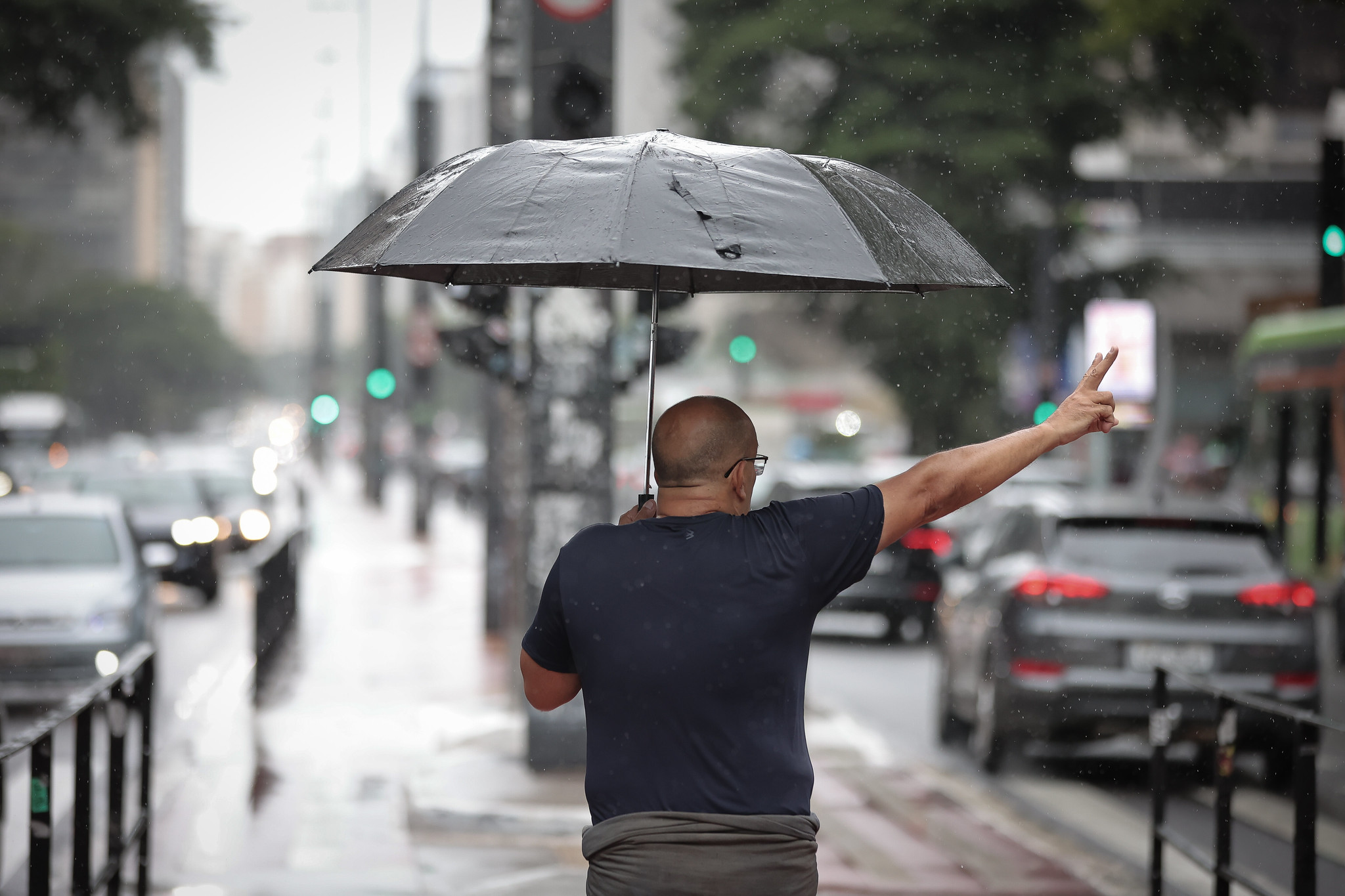 defesa-civil-alerta-para-chuva,-queda-nas-temperaturas-e-ventos-com-avanco-de-frente-fria-em-sao-paulo